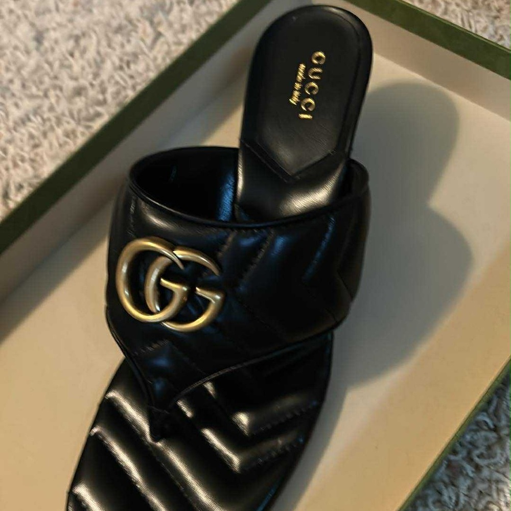 Gucci Black and Gold Leather Sandals
